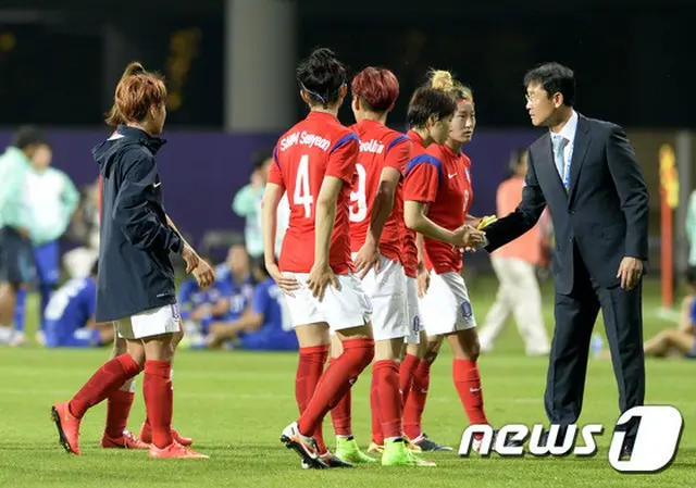 ことしカナダで開催される女子W杯に出場する韓国女子サッカー代表”ユン・ドクヨ号”が5日、坡州NFCに召集され、本格的なスタートをきった。