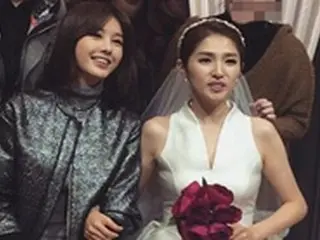 キム・ギョンランが結婚、友人パク・ウンジがドレス姿を公開