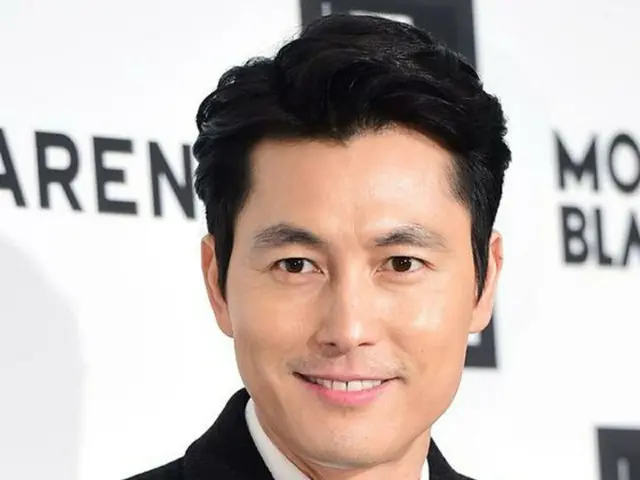 韓国俳優チョン・ウソン（41）に熱愛報道が持ち上がった。本人自ら、これを否定した。