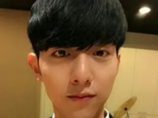 「CNBLUE」イ・ジョンシン、制服姿を公開