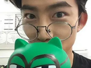 「2PM」テギョン、ハリー・ポッター眼鏡をかけたキュートないたずらっ子