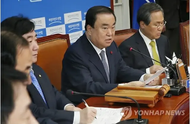 文喜相・非常対策委員長＝（聯合ニュース）