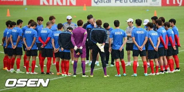 ウリ・シュティーリケ監督率いるサッカー韓国代表チームは13日、決勝トーナメント進出を確定。しかし、55年ぶりアジア杯優勝を目指す韓国に暗雲が立ち込めている。（画像提供:OSEN）