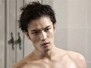 「スパイ」ジェジュン、見事な腹筋を公開！