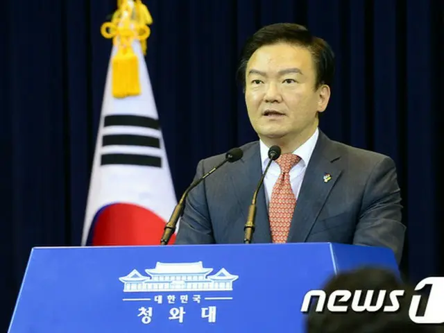 韓国大統領府は16日、安倍首相とソ与党セヌリ党最高委員ら韓日議員連盟所属議員が会談したことに関連し、従軍慰安婦問題の早急な解決を日本側に繰り返し促した。