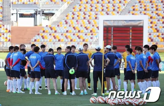 サッカー韓国代表が「AFC アジアカップ オーストラリア2015」オーストラリアとの組別最終戦を控え、汗を流している。
