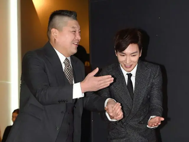 韓国アイドルグループ「SUPER JUNIOR」イトゥク（写真右）がSBSバラエティ番組「スターキング」400回特別MCとして復帰する。（提供:OSEN）