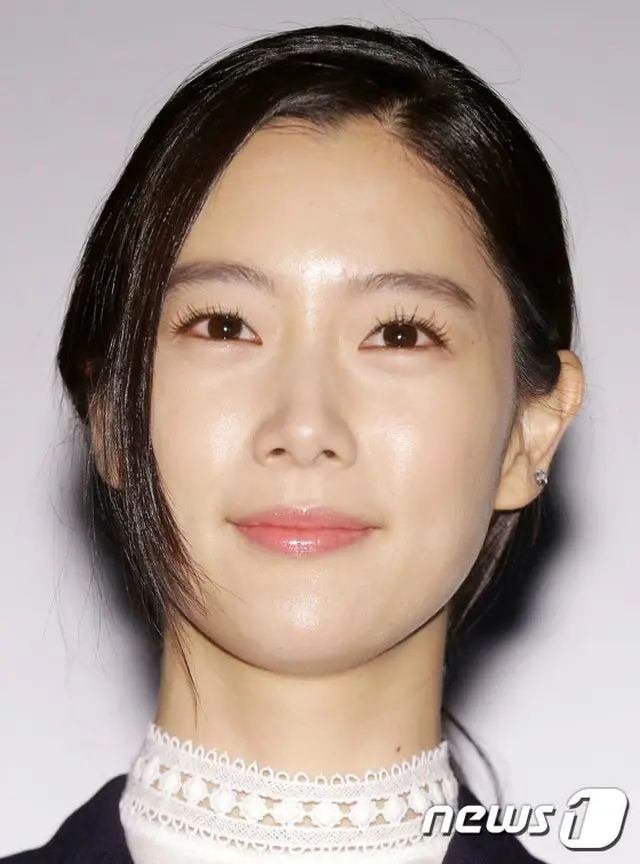 韓国女優クララが所属事務所会長のせいで性的羞恥心を感じたとし、所属事務所ポラリスエンターテインメントを相手取り、専属契約無効訴訟を起こした中、クララと所属事務所会長がやり取りしたメールが公開された。