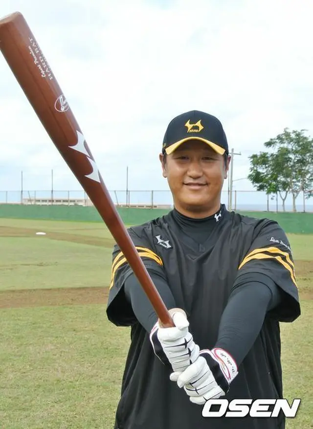 サイパンで自主トレーニング中の“ビッグボーイ” イ・デホ（李大浩、ソフトバンク、32）が日本シリーズ2連覇を目標に汗を流している。