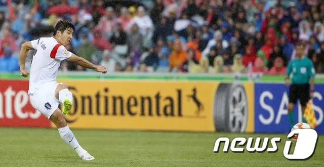 試合前にウリ・シュティーリケ監督（60）と公式インタビューに臨む選手が翌日の試合で大活躍し、勝利を導くというジンクスがある。今回、韓国はパク・チュホ（28）に期待がかかっている。