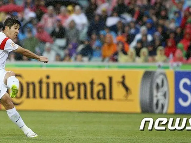 試合前にウリ・シュティーリケ監督（60）と公式インタビューに臨む選手が翌日の試合で大活躍し、勝利を導くというジンクスがある。今回、韓国はパク・チュホ（28）に期待がかかっている。