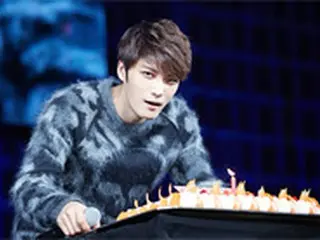 「JYJ」ジェジュン、誕生日の証拠写真公開 “甘い眼差し”