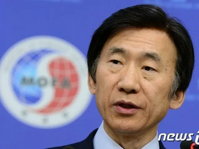 韓国外交部のユン・ビョンセ長官（写真）は27日、2名の日本人が過激派組織「イスラム国」に拉致されて1名が殺害されたとされる事件について、岸田文雄外相と電話で会談し、慰労の意を伝えた。（提供:news1）