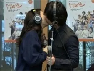 パダ＆マイケル・リー、生放送中に突然のキス“何ごと”？