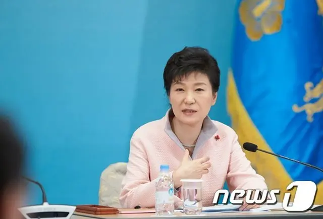 韓国の朴槿恵（パク・クネ）大統領が28日、映画「国際市場」を鑑賞しながら涙を流したことが明らかになった。（提供:news1）