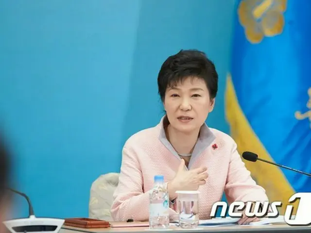 韓国の朴槿恵（パク・クネ）大統領が28日、映画「国際市場」を鑑賞しながら涙を流したことが明らかになった。（提供:news1）