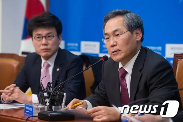 ウ・ユングン新政治民主連合院内代表は29日、「政府が経済政策を変えれば、絶望を希望に変える機会がいくらでもある」として法人税正常化など経済政策の変化を促した。