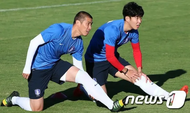 韓国サッカー代表チームの”末っ子”ソン・フンミンがチーム最年長の”兄貴”チャ・ドゥリへ優勝トロフィーを引退プレゼントにしたい、との覚悟を明かした。