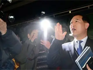 ナッツ事件で飛行機から降ろされた事務長「会社の配慮する約束は嘘、何の措置もない」と号泣