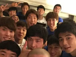 “代表引退”チャ・ドゥリ、後輩たちと記念写真「僕の最後のサッカー旅行は終わった」