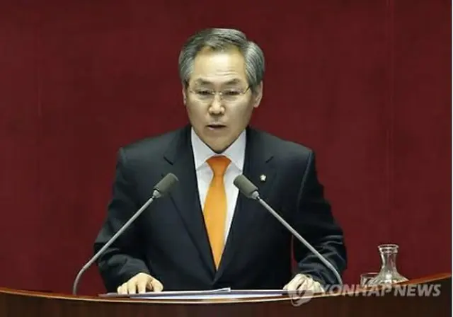 交渉団体代表演説を行う禹院内代表＝４日、ソウル（聯合ニュース）