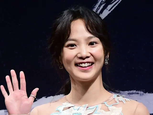 韓国女優ユン・スンアが、結婚相手である俳優キム・ムヨルがヒョンビンと一緒に言及され、冷や汗をかいた。（提供:news1）