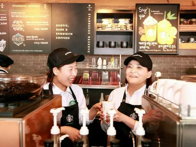 スターバックスコーヒーコリアは韓国障害者雇用公団と共に15日まで全国の店舗で勤務する障害者バリスタを採用すると10日、明らかにした。（提供:news1）