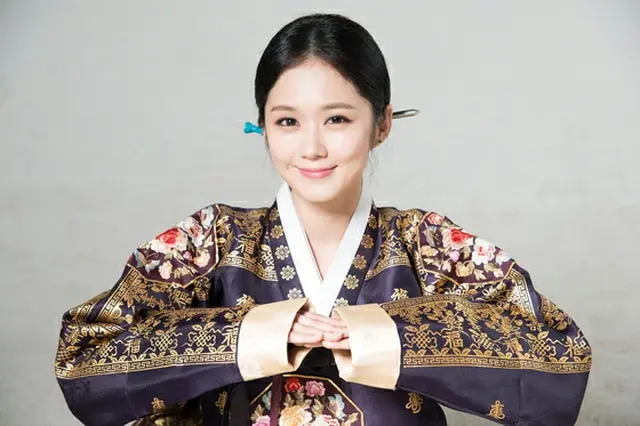 韓国女優チャン・ナラが、2015年旧正月（2月19日）を迎えるにあたり、ファンへあいさつを伝えた。