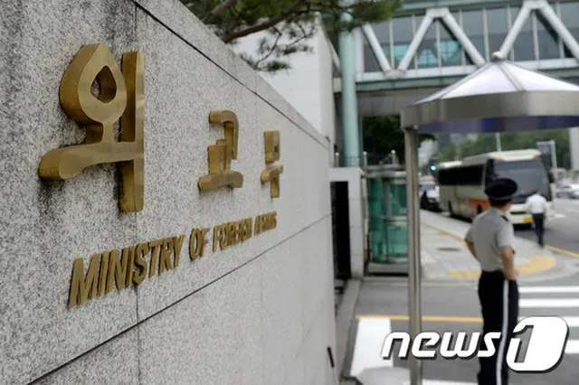 韓国政府は日本政府が島根県で開催する「竹島の日」式典に内閣府政務官を派遣することについて、「日本側のどんな挑発にも断固として対処する」と明かした。