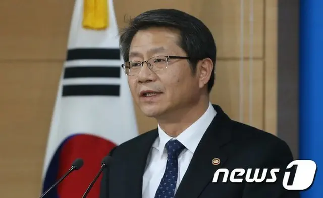 韓国・統一部長官の交代発表で離任を控えた柳吉在（リュ・ギルジェ）統一部長官は17日、「「南北関係を改善できず、非常に残念に思う」と明かした。