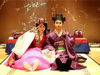 「SJ」ソンミン＆女優キム・サウン夫妻、韓服写真公開「温かい2015年の始まりを」