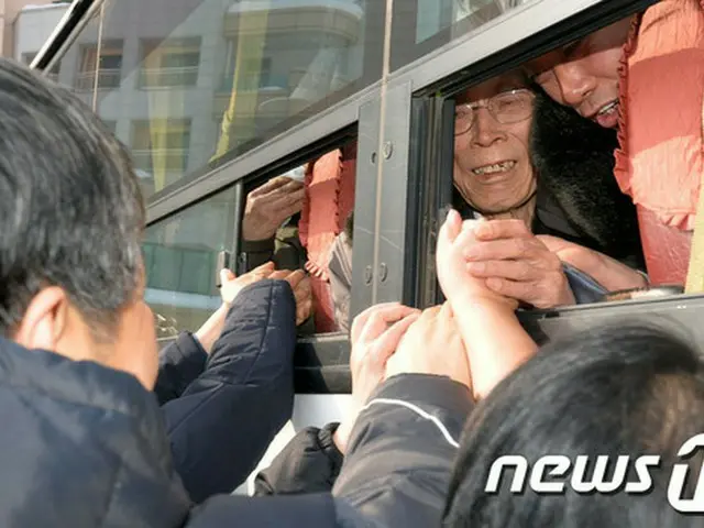 南北が朴槿恵（パク・クネ）政権初の離散家族再会を開催してから19日でちょうど1年を迎える。(提供:news1）
