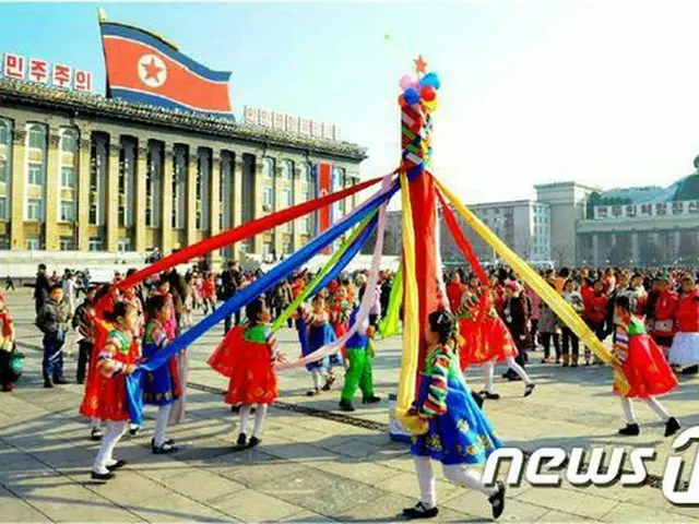 北朝鮮は、旧正月連休中の20日、大々的に体制と関連付けて宣伝する姿を見せた。（提供:news1）