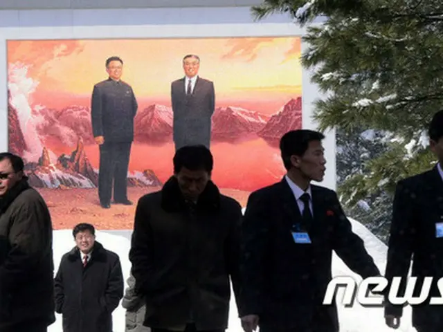 北朝鮮で最近、金日成（キム・イルソン）一派を称賛する設置物が崩壊される事故が相次いで発生していることがわかった。