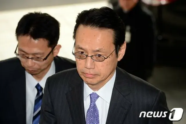 韓国政府は23日、韓国駐在の日本外交官を呼び、日本政府が前日（22日）に「竹島の日」式典を行い、高官を出席させたことに対して再度、強く抗議した。