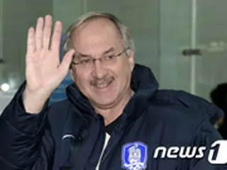 韓国サッカー代表シュティーリケ監督、エジプト司令塔のオファー断る