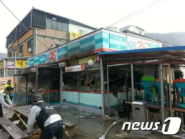 4人が死亡した韓国・世宗市内のコンビニエンスストア銃乱射事件は、犯人と被害者が投資問題で揉めていたという証言が出た。