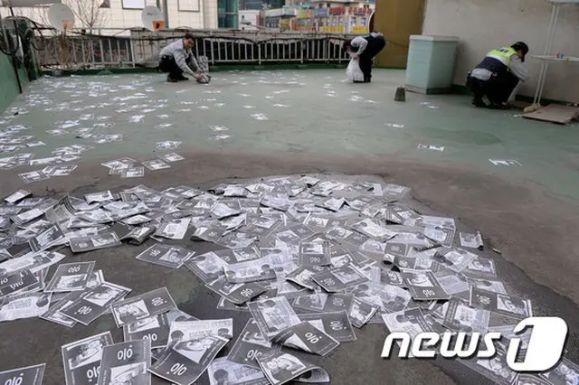 韓国の朴大統領の就任2周年を迎えた25日昼12時ごろ、大統領府と新村駅近隣に、朴大統領を非難するビラがまかれ、警察が捜査に入った。