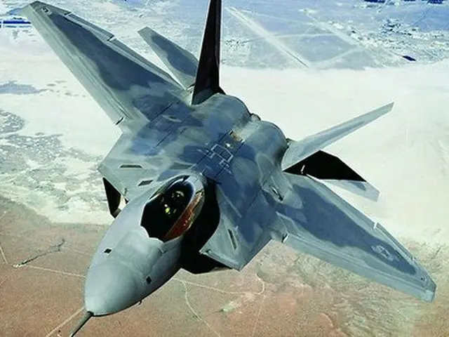 米・空軍の最強戦略武器と評価されているF-22ラプターが、ことし10月に開催される「第10回 ソウル国際航空宇宙及び防衛産業展示会」に参加することが、25日に明らかになった。（提供:news1）