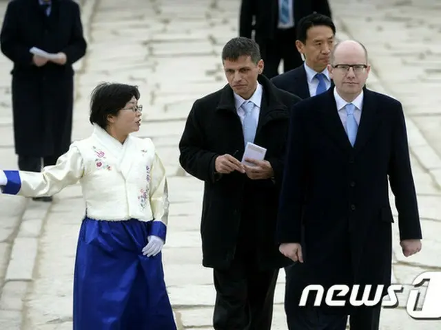 韓国とチェコ政府が、鉄道・原発・産業技術などの分野で、相互協力の拡大を積極推進することで合意した。