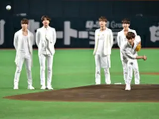 【速報イベントレポ】「超新星」、SBと韓国三星の親善試合で新曲初披露し、始球式にグァンス登場！
