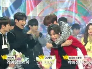 「TEENTOP」ニエル、初の1位に“生みの親”アンディをおんぶ！