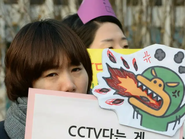 去る1月に発生した韓国の保育園の児童虐待事件に関連し、警察は全国の保育施設に対して調査した結果、保育園36件51人、幼稚園6件10人の計42件61人を司法処理し、そのうち2人を拘束した。
