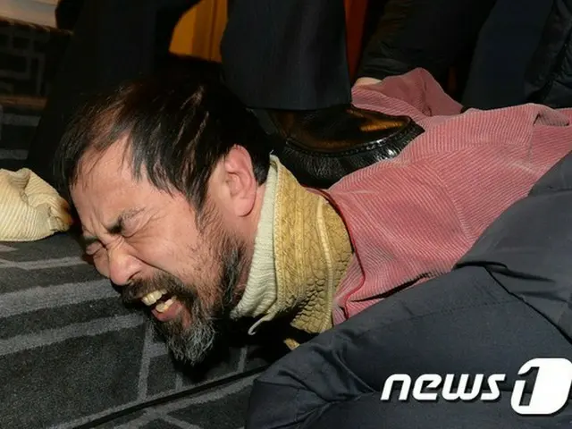 5日、リッパート駐韓米大使に凶器で大けがを負わせたキム・ギジョン容疑者は、社会活動家として活動しながら、過去に8回訪朝していたことが明らかになった。（提供:news1）