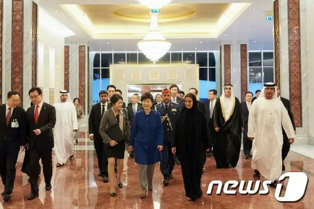 UAE（アラブ首長国連邦）を歴訪中である韓国の朴槿恵（パク・クネ）大統領は5日、リッパート駐韓米大使にお見舞いの電話をかけたことが伝えられた。（提供:news1）