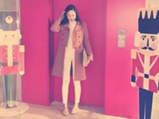 ジェシカ、くるみ割り人形の横でラブリーなマネキンポーズ公開
