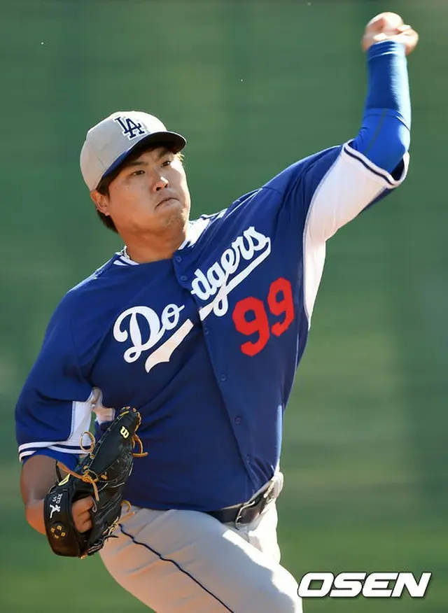 ロサンゼルス・ドジャースのリュ・ヒョンジン（柳賢振、27）が10日（日本時間）、米国・アリゾナ州・グレンデールでブルペンピッチングを行った。
