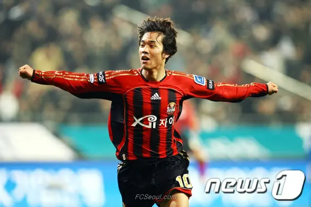 韓国のサッカー選手パク・チュヨン（朴主永、29）が7年ぶりに古巣チーム、FCソウルに帰って来る。
