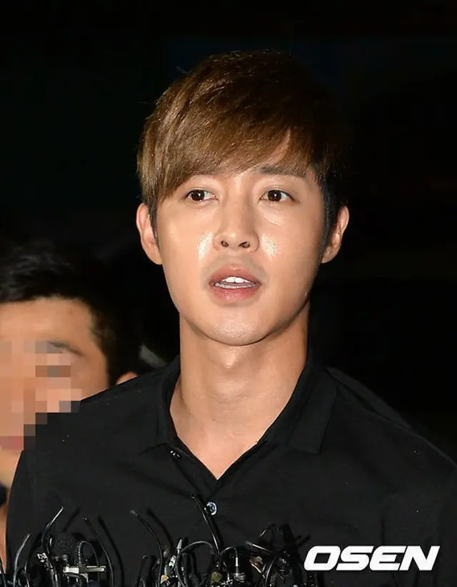 歌手兼俳優キム・ヒョンジュン（28）に3月31日の入隊説が浮上した。これについて「入営通知書が出たのは事実だが、延期も考慮している」という立場を伝えた。