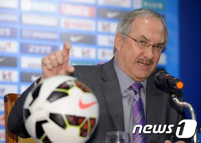 ウリ・シュティーリケ監督（60）は17日午前、ソウル市内のサッカー会館で4期代表メンバーを発表した。